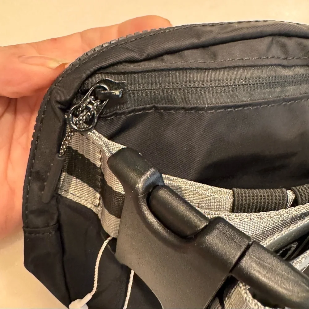 NEW LULULEMON Everywhere Belt Bag Black NWT Black & White Adjustable Strap